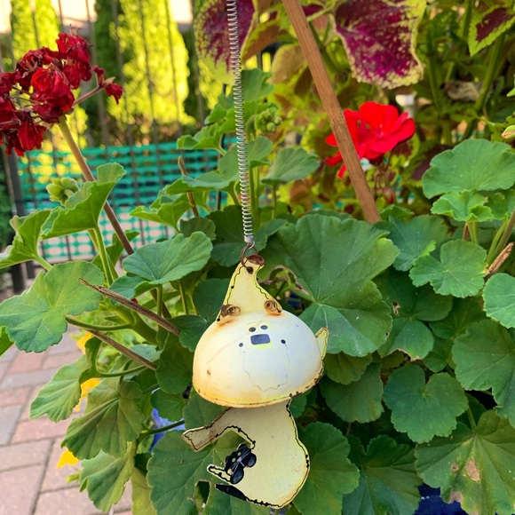 Metal Novelty Springy Ghost with little Black Cat - Picture 1 of 4